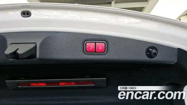 Mercedes-Benz E-Class 2021 — Photo 14/36