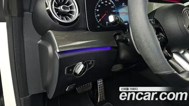 Mercedes-Benz E-Class 2021 — Photo 13/36