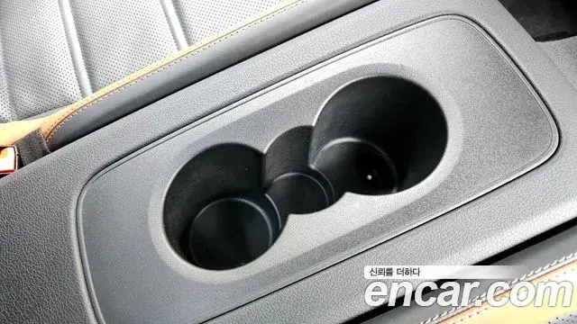 Mercedes-Benz E-Class 2021 — Photo 26/36