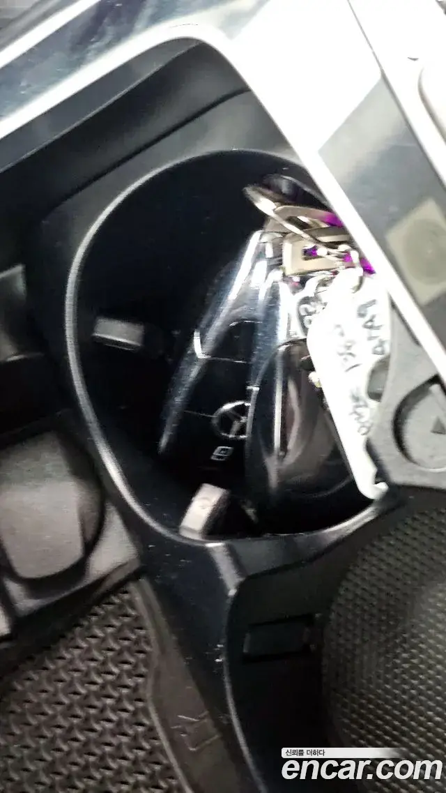 Mercedes-Benz E-Class 2021 — Photo 12/36