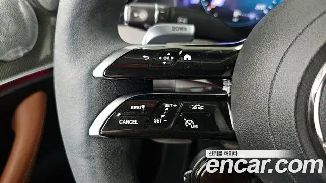 Mercedes-Benz E-Class 2021 — Photo 9/36