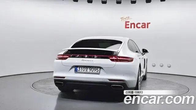 Porsche Panamera 2020 — Фото 4/20