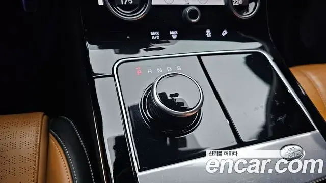 Land Rover Range Rover Velar 2018 — Photo 8/20