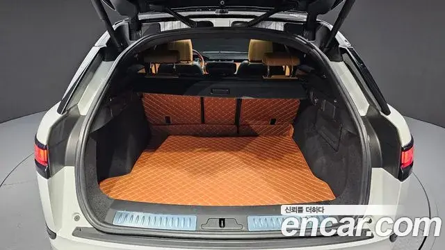 Land Rover Range Rover Velar 2018 — Photo 13/20