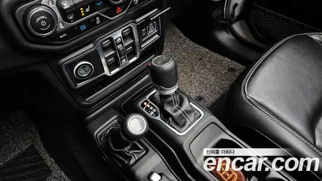 Jeep Wrangler 2021 — ფოტო 31/32