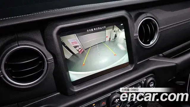 Jeep Wrangler 2021 — ფოტო 13/32