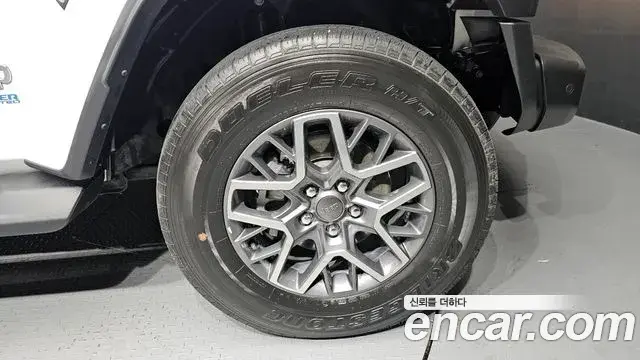 Jeep Wrangler 2021 — ფოტო 11/32