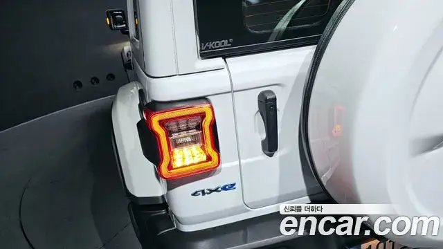 Jeep Wrangler 2021 — ფოტო 19/32