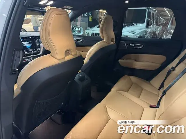 Volvo XC60 2024 — Photo 18/20