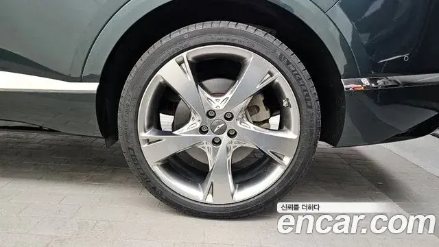Genesis GV80 2021 — ფოტო 17/34