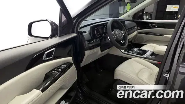 Kia Carnival 2021 — Фото 8/20