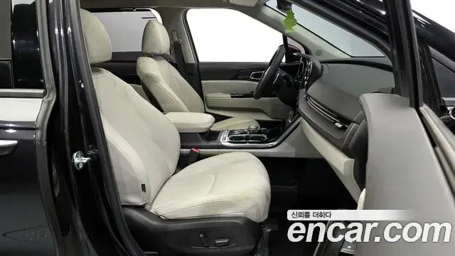 Kia Carnival 2021 — Şəkil 29/35