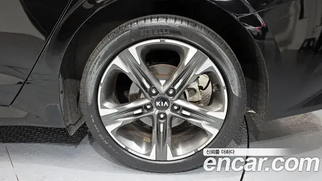 Kia K5 2020 — ფოტო 7/30