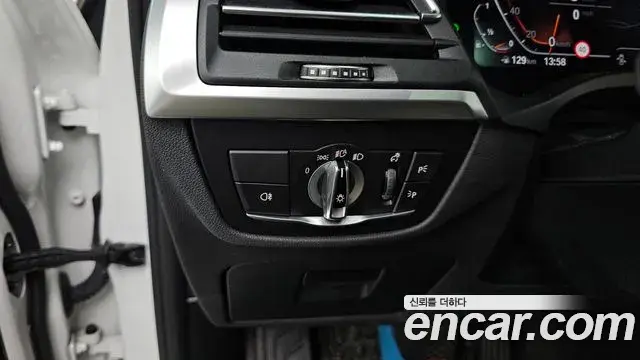 BMW X4 2021 — Photo 33/34