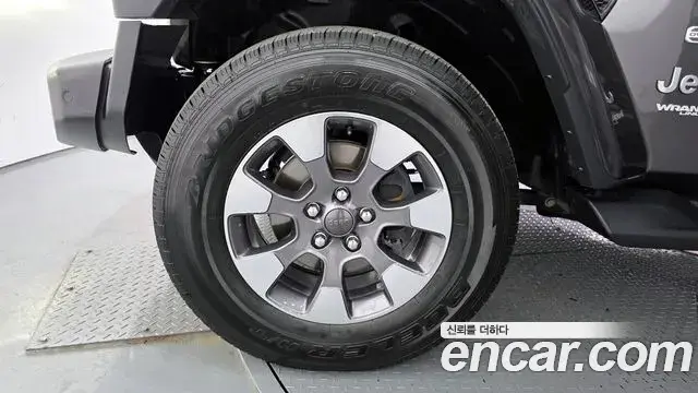 Jeep Wrangler 2021 — ფოტო 10/20