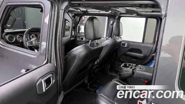 Jeep Wrangler 2021 — ფოტო 9/20