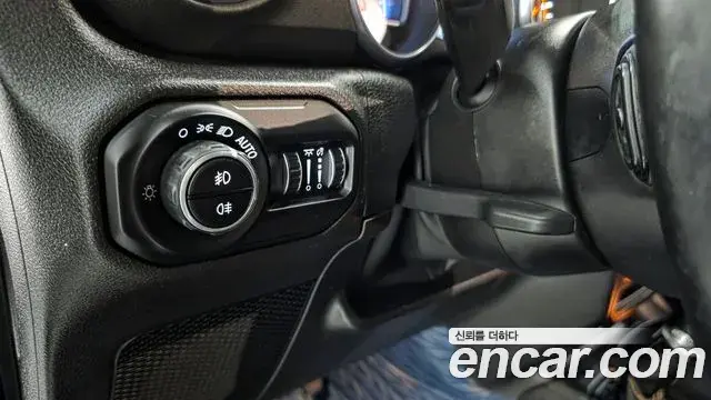 Jeep Wrangler 2021 — ფოტო 6/20