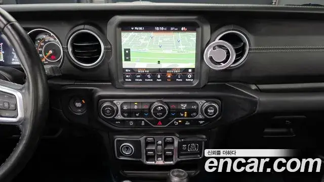 Jeep Wrangler 2021 — ფოტო 8/20