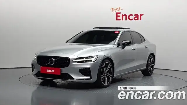 Volvo S60 2022 — Фото 1/20