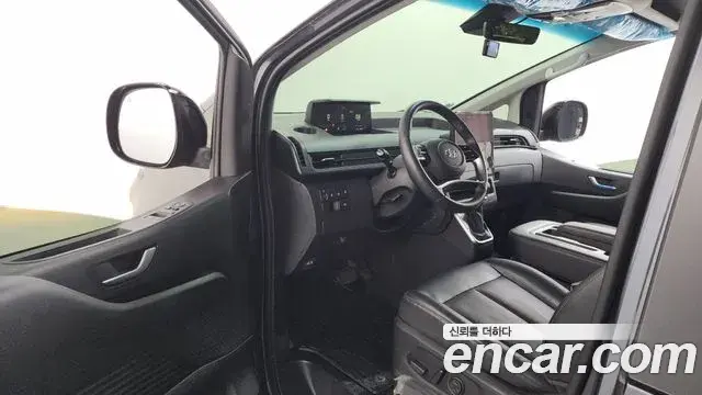 Hyundai Staria 2023 — ფოტო 31/32