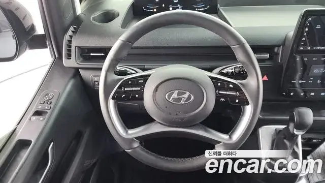 Hyundai Staria 2023 — ფოტო 27/32