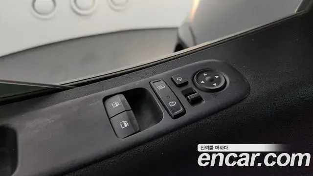 Hyundai Staria 2023 — ფოტო 32/32
