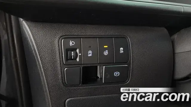 Hyundai Staria 2023 — ფოტო 26/32