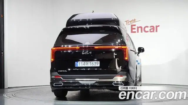 Kia Carnival 2024 — ფოტო 26/32