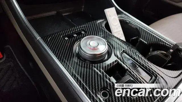 Kia Carnival 2024 — ფოტო 28/32
