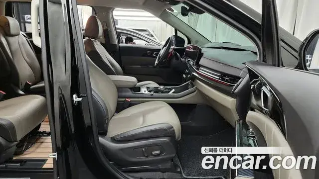Kia Carnival 2024 — ფოტო 25/32
