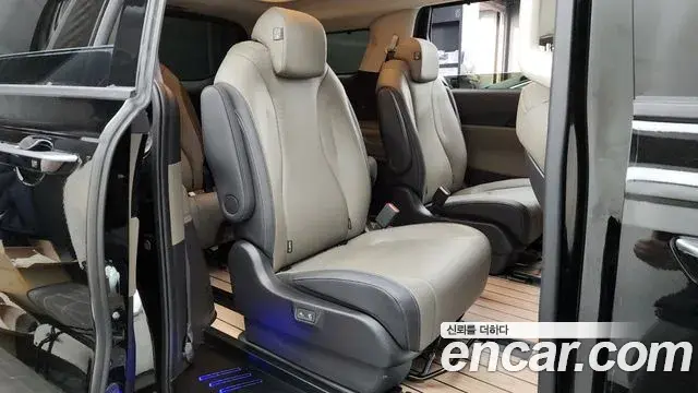 Kia Carnival 2024 — ფოტო 19/32