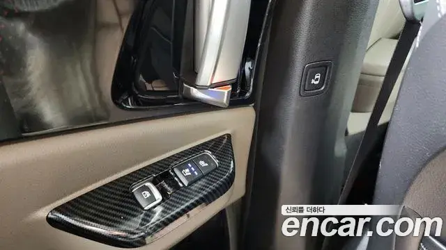 Kia Carnival 2024 — ფოტო 17/32