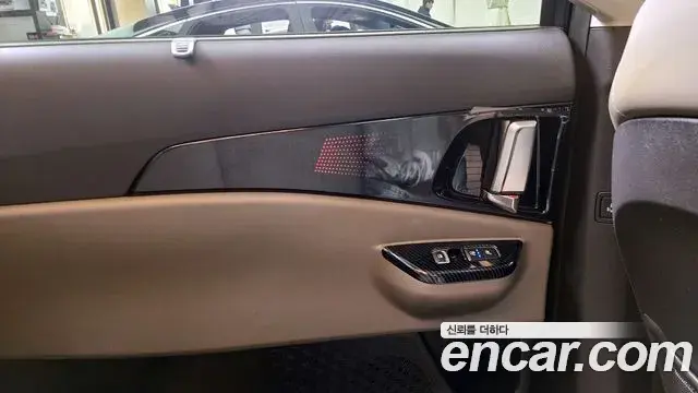 Kia Carnival 2024 — ფოტო 31/32