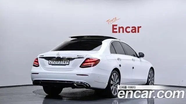 Mercedes-Benz E-Class 2020 — ფოტო 23/37