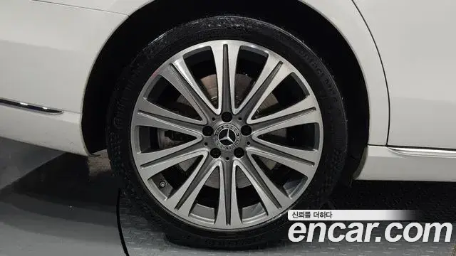 Mercedes-Benz E-Class 2020 — ფოტო 34/37