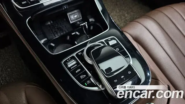 Mercedes-Benz E-Class 2020 — ფოტო 15/37
