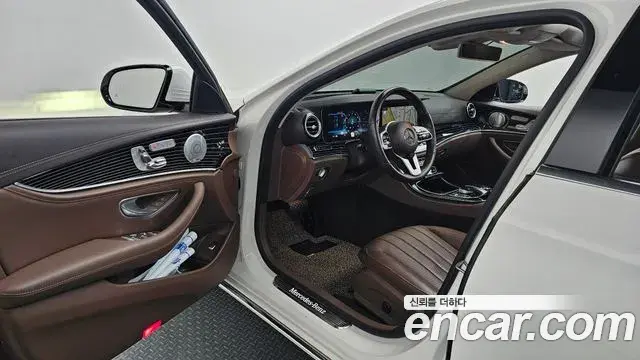 Mercedes-Benz E-Class 2020 — ფოტო 24/37