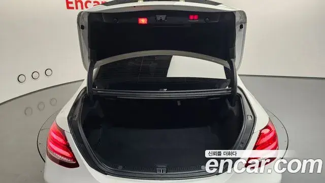 Mercedes-Benz E-Class 2020 — ფოტო 12/37
