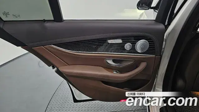 Mercedes-Benz E-Class 2020 — ფოტო 30/37