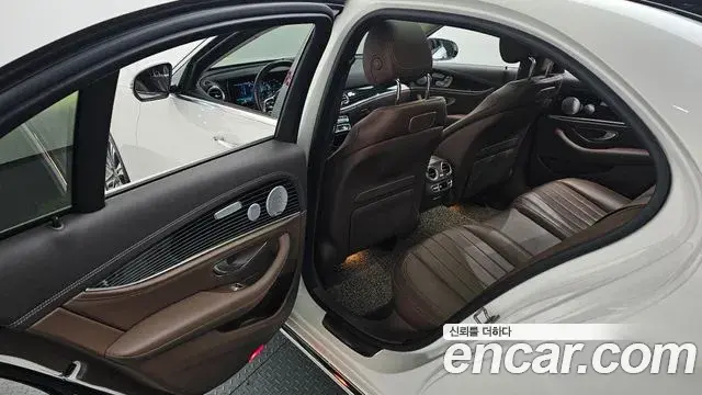 Mercedes-Benz E-Class 2020 — ფოტო 27/37