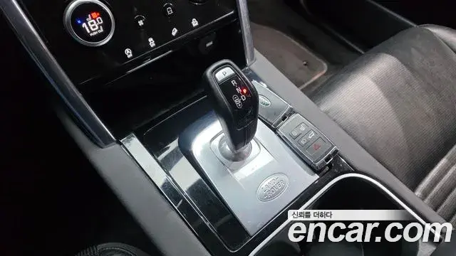 Land Rover Discovery Sport 2020 — Photo 16/33