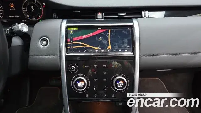 Land Rover Discovery Sport 2020 — Photo 21/33