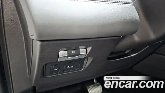 Land Rover Discovery Sport 2020 — Photo 19/33