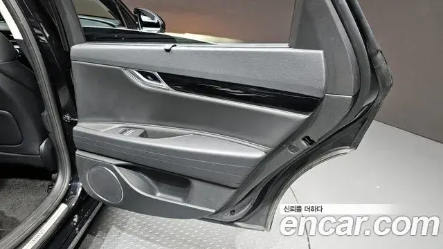 Genesis G80 2023 — Photo 18/30