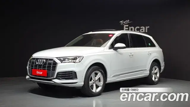 Audi Q7 2022 — Photo 7/32