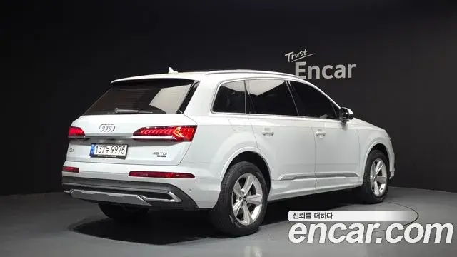 Audi Q7 2022 — Photo 24/32