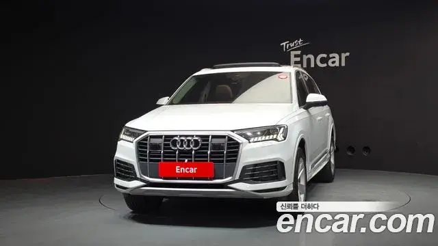 Audi Q7 2022 — Photo 17/32