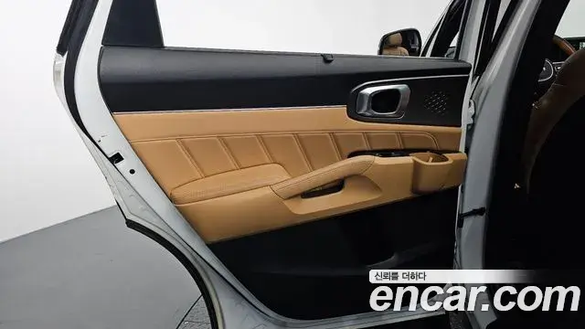 Kia Sorento 2022 — Photo 5/37