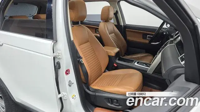 Land Rover Discovery Sport 2018 — Фото 12/20