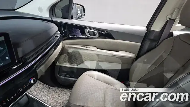 Kia Carnival 2024 — Photo 28/32
